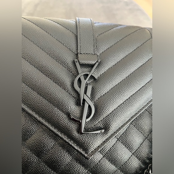 SOLD - Authentic BLACK Envelope Triquilt Medium YSL Shoulder Bag in Leather - Picture 3 of 11